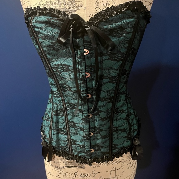 Women’s 4X green and black lace up corset - Picture 1 of 7